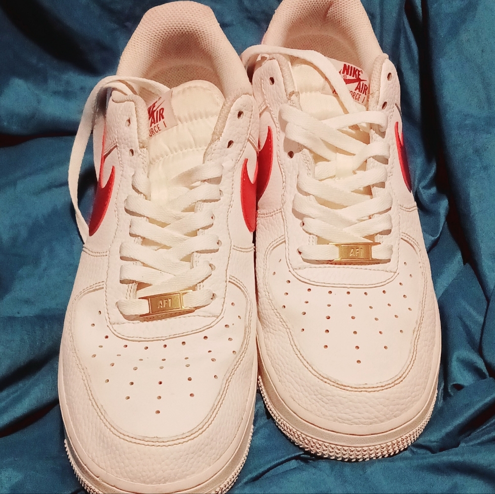 Air Force 1’s red and white